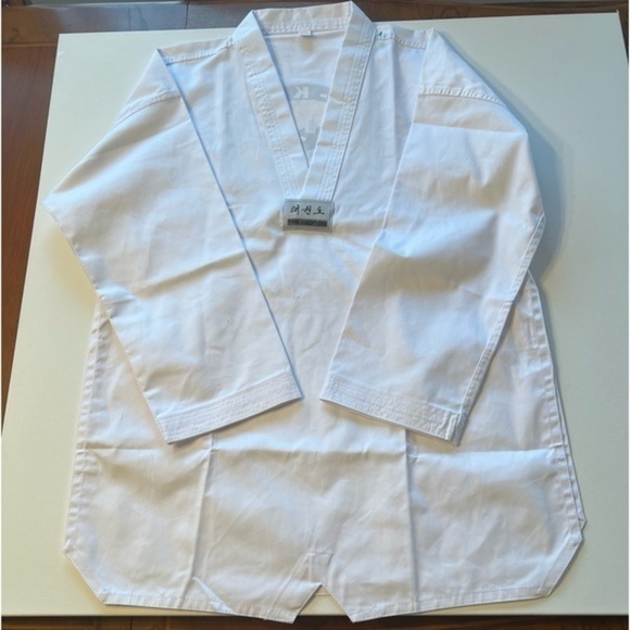 NEW Martial Arts TAEKWONDO Shirt in‎ Mint Condition!! 🔥 (Q) - Picture 1 of 6